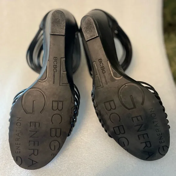 T-strap short heeled sandals - Picture 8 of 8